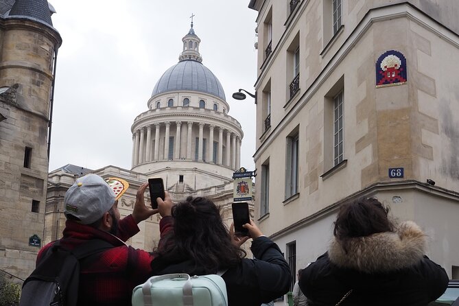 2 Hour Street-art Walk and Space Invaders Hunt in Paris - Finding art in the ordinary details