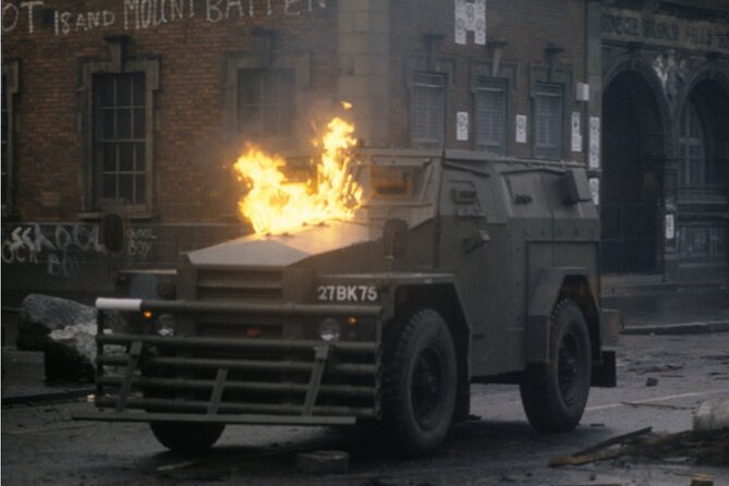 2 Hour Terror and Mural History Belfast taxi Private Tour - Peace Wall: Belfast’s most visible divide