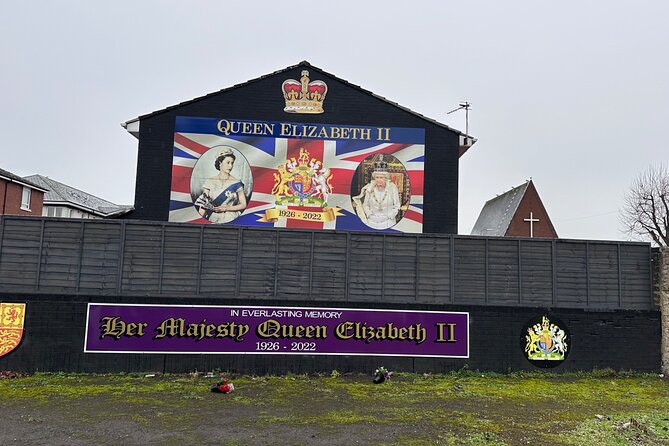 2 Hours Republican & Loyalist Mural Black Taxi Tour from Belfast - International Mural Wall on Divis Street