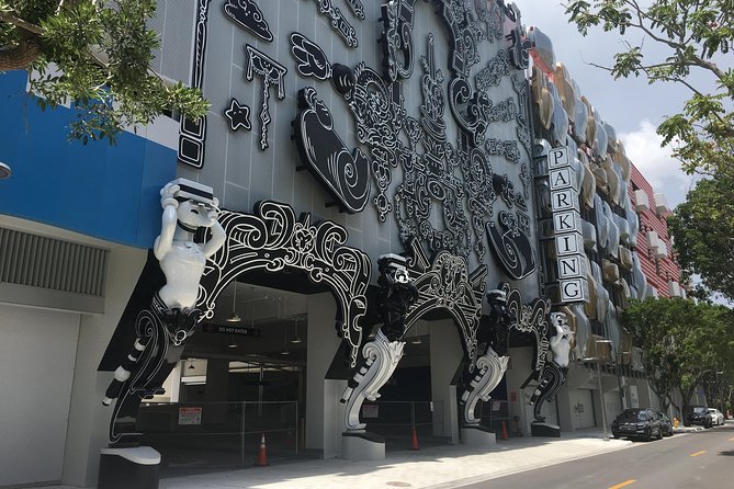 2H Private Classic Car Tour Miami Beach & Wynwood - Crossing toward Wynwood and its outdoor art