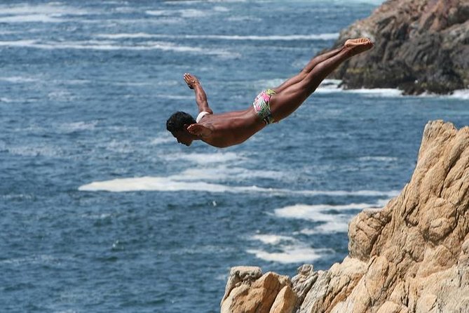 4Hrs City Tour Exclusively for Hotels, Divers, Chapel & Mural. - A four-hour introduction to Acapulco