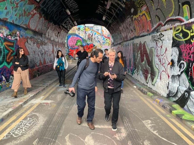 ADVANCED GRAFFITI STREET ART TOUR / SHOREDITCH / EAST LONDON - Entering Shoreditch through layers of graffiti