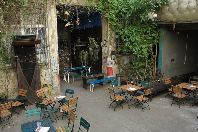 Alternative Berlin & Street Art Tour - Finding courtyard art around Hackescher Markt