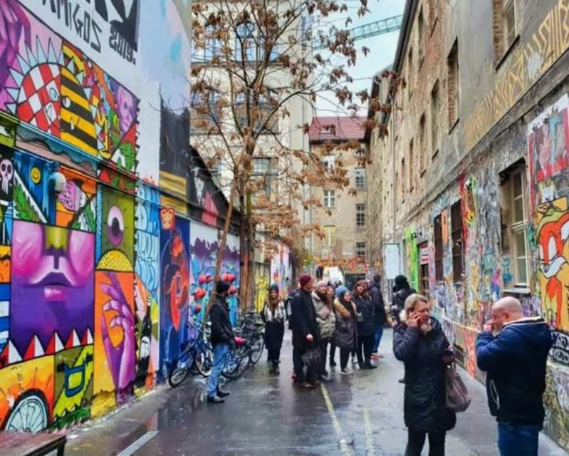 Alternative Berlin / Street art tour - Private group - Starting Near Warschauerstrasse