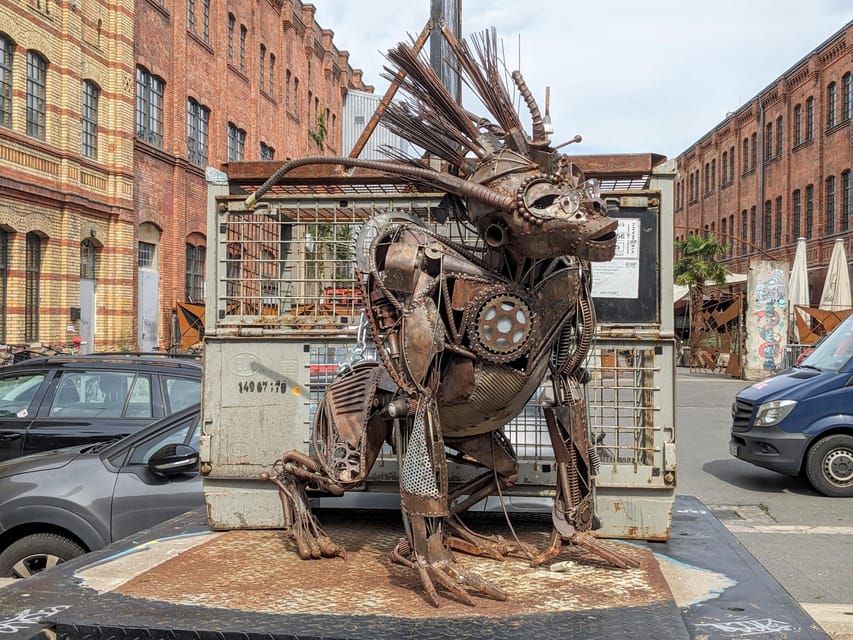 Alternative Berlin / Street art tour - Private group - Food and Neighborhood Stops