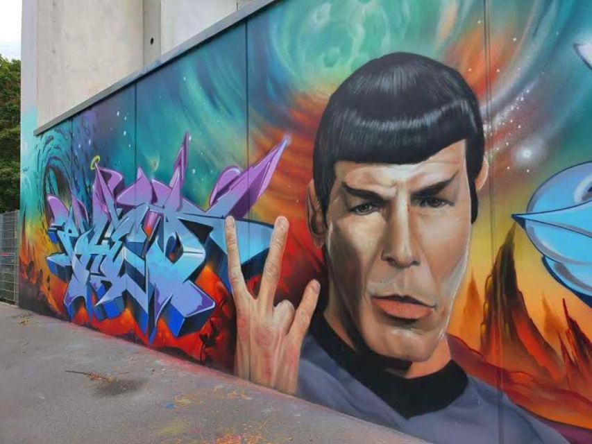 Alternative Berlin / Street art tour - Private group - A Private Tour for a Full Group