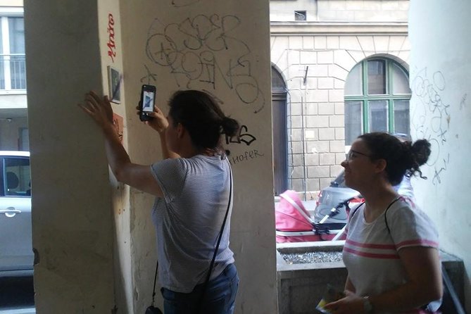 Alternative Street Art Free Walking Tour of Budapest - Meeting point, timing, and group size