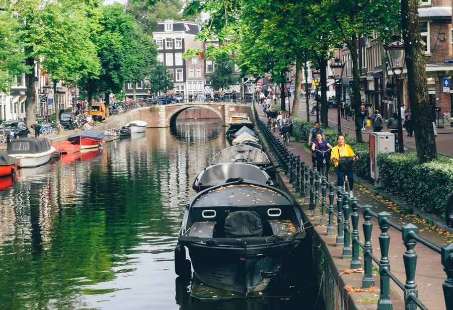Amsterdam: Urban Bike Tour, Graffiti Art & Magnet Fishing - What the guides add to the ride