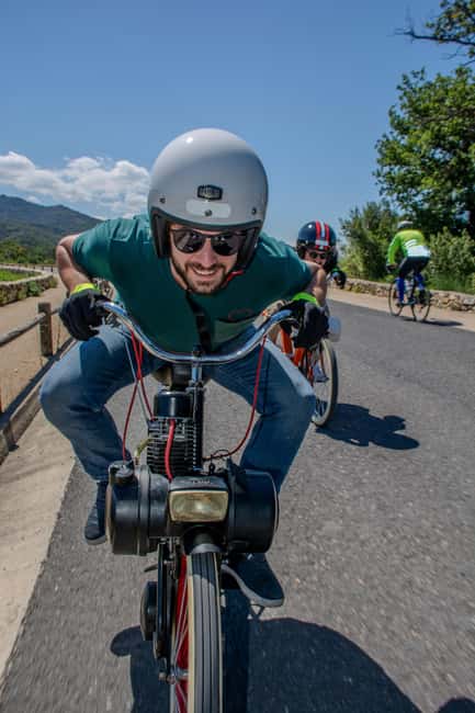 Argelès-sur-Mer: a guided Solex ride to discover street art - Riding slowly through the city’s murals