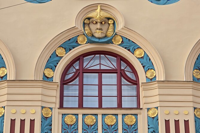 Art Nouveau Meets Street Art in Munich (Max. 12 guests) - What the bilingual format means