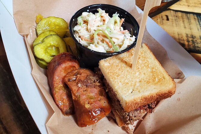 Arts District Eats: Food, Art & Culture Walking Tour in Las Vegas - Walking through 18b and the Arts Factory