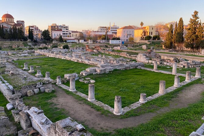 Athens Food and Wine Walk from Street Art to Greek Dinner - The guides make the difference