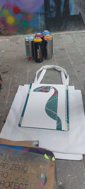 Athens: Graffiti Workshop and Tote Bag Painting Experience - What the praise tells you about the teaching
