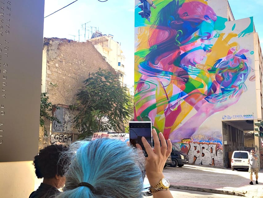 Athens: Street Art Treasure Hunt with Food Stop - How the smartphone game works