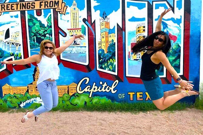 Austin Mural Selfie Tour by Pedicab - Meeting Willie Nelson in statue form