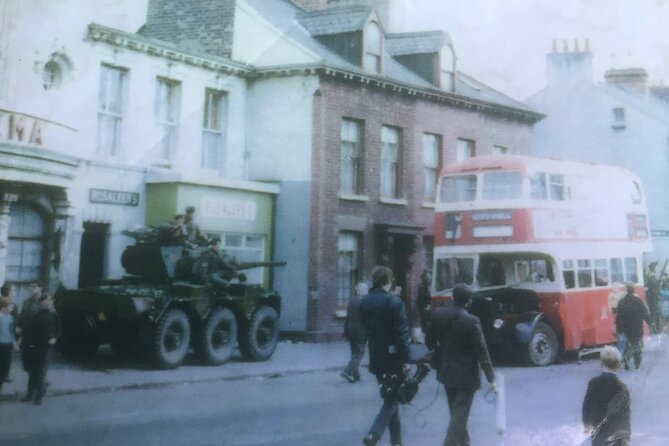 Award Winning Express 2 Hours Belfast Black Taxi/Cab tours - The Peace Wall and messages for peace