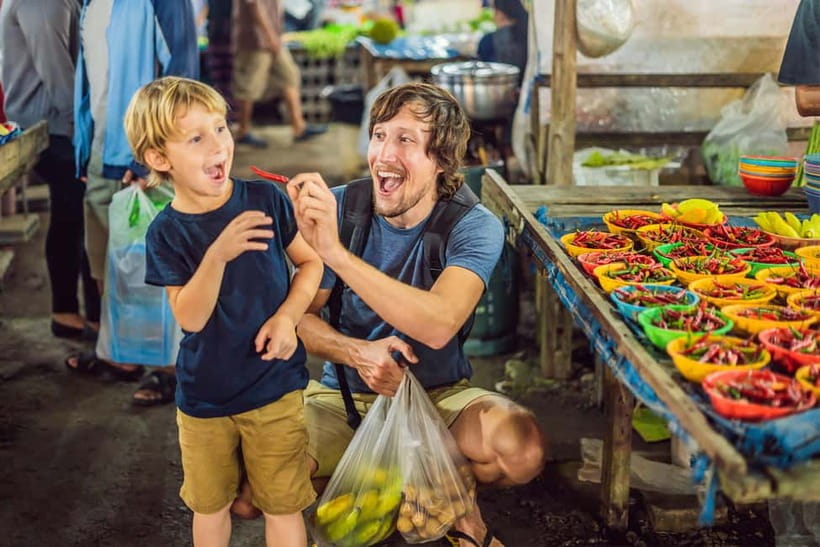 Bangkok: Chinatown & Taladnoi Street Art Guided Walking Tour - Wat Mangkon and the first taste of Yaowarat