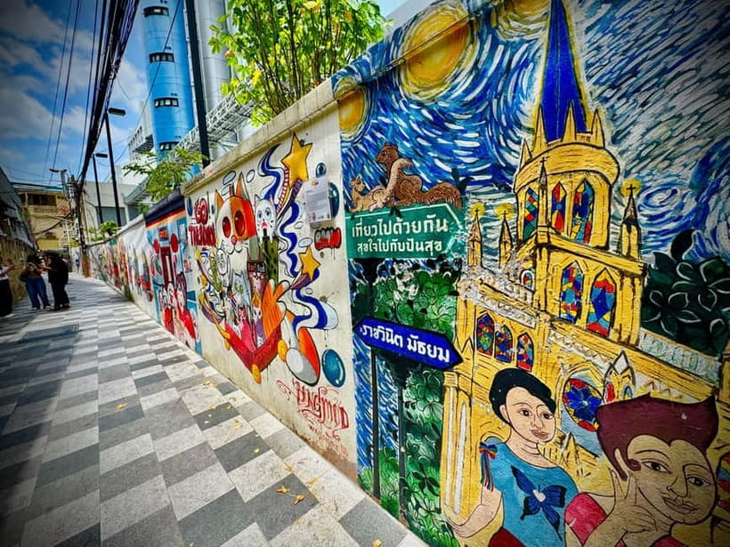 Bangkok: Chinatown & Taladnoi Street Art Guided Walking Tour - Tian Fah Foundation Hospital and the story of charity