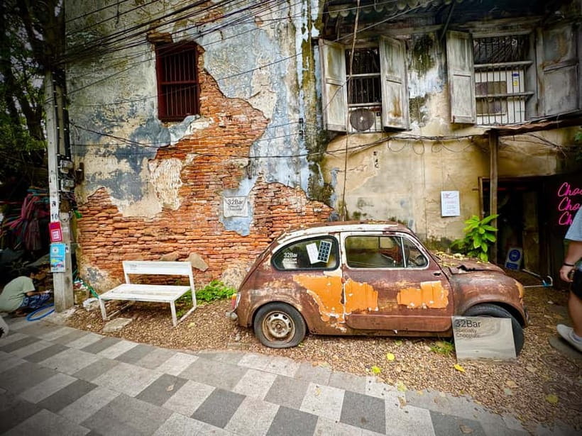 Bangkok: Chinatown & Taladnoi Street Art Guided Walking Tour - Wat Pathum Khongkha and quieter city streets