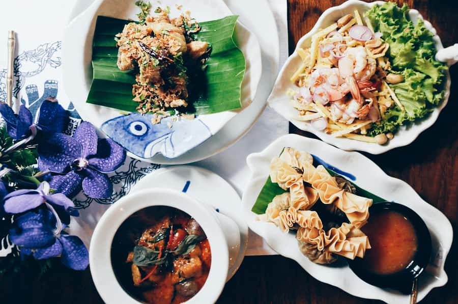 Bangkok: Street Art and Street Food Walking Tour - Klong San Market and the first meal
