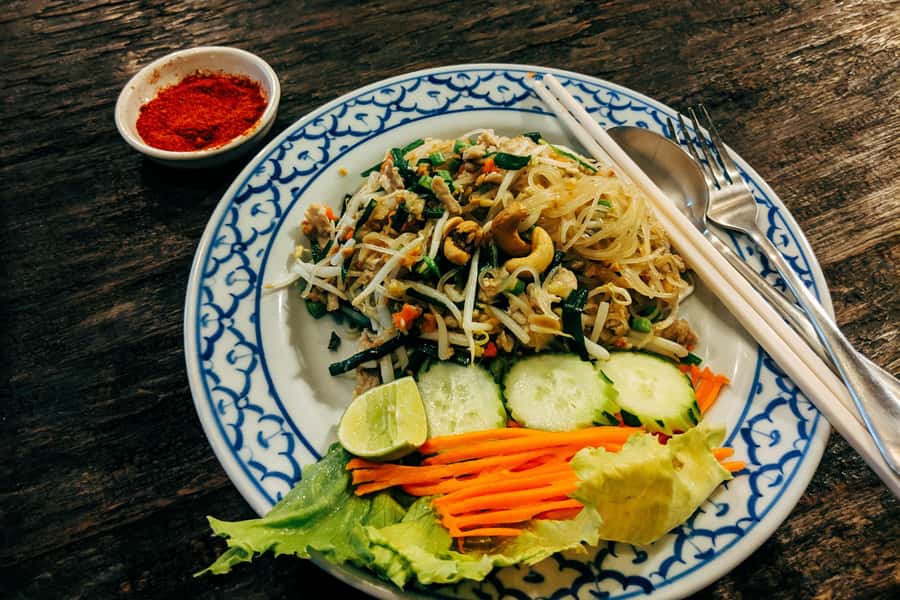Bangkok: Street Art and Street Food Walking Tour - Charoenkrung Road and nine Thai bites