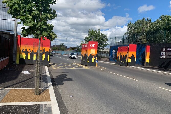 Belfast city and Mural 4 hour tour - Falls Road: reading the Nationalist story