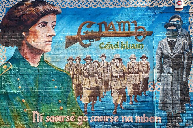 Belfast Famous Black Taxi Tour Political Murals & Peace Wall 2 Hr - The old jail and the story of imprisonment
