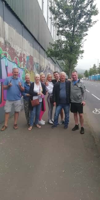 Belfast: Political Mural Taxi Tour - Starting at the Leonardo Hotel and Divis Tower