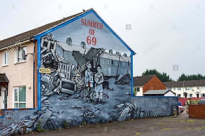 Belfast Political & Murals Tour - The Peace Wall: a barrier that still exists