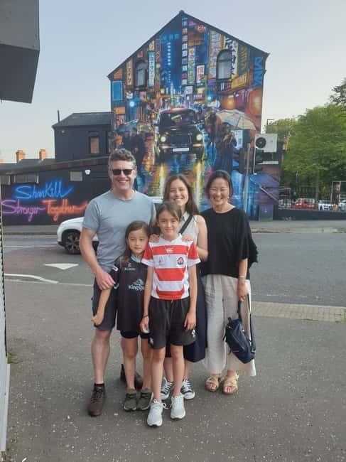 Belfast: Private Black Taxi Cab Political Murals Tour - How long 90 minutes really feels