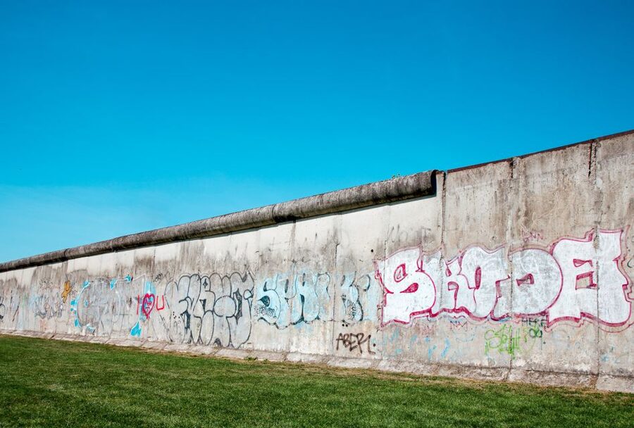 Berlin: Graffiti Workshop at the Berlin Wall - What makes painting the Berlin Wall different
