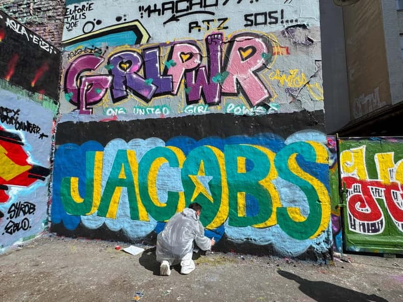 Berlin Graffiti Workshop For Groups & Team-Buildings - Support for Beginners, Teenagers, and Families