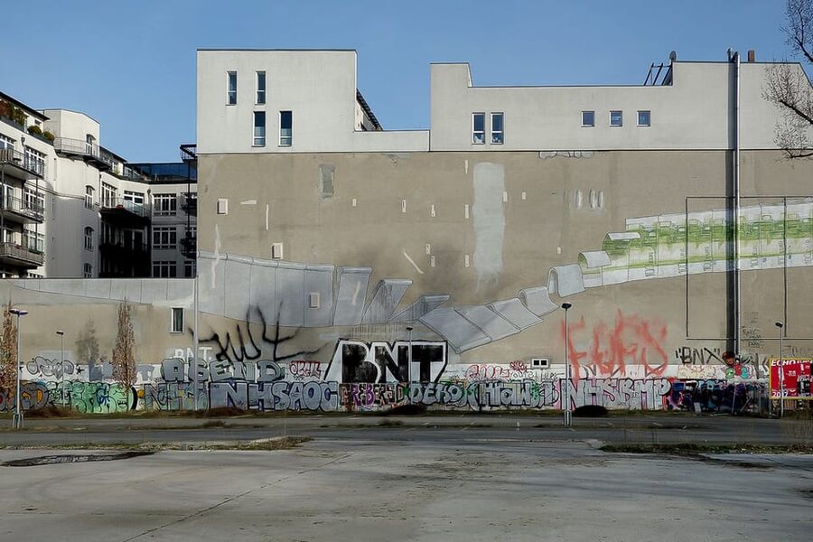 Berlin: Private Kreuzberg Street Art Walking Tour - Languages, accessibility, and timing