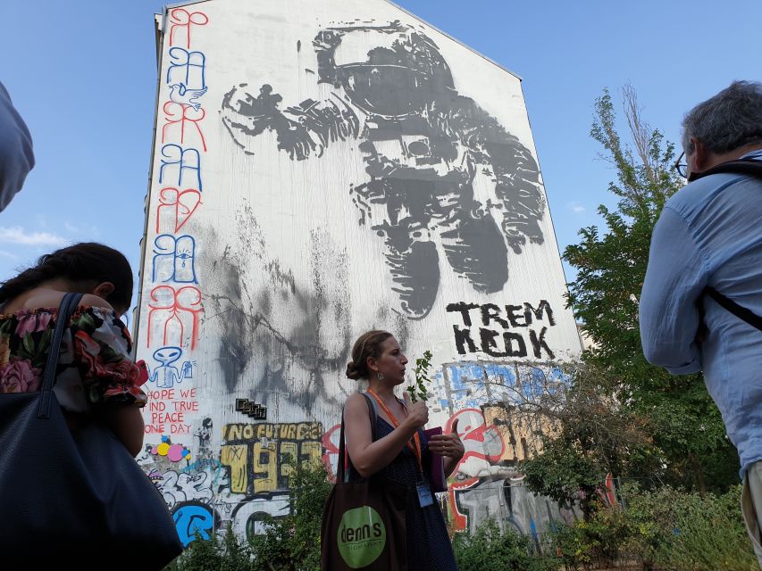 Berlin: Street Art and Alternative Tour - Guides who explain more than the paint