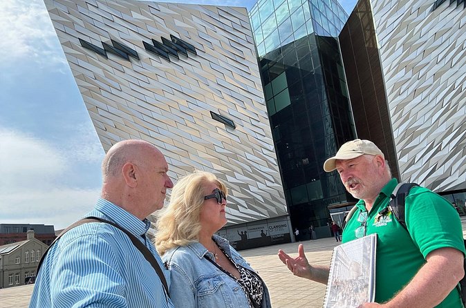 Best of Belfast Driving Taxi Tour with Political Murals - Queen’s University and the Peace Process