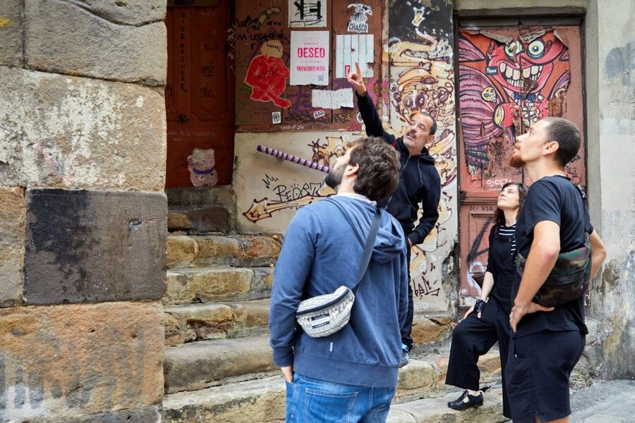 Bilbao: Art District Walking Tour - Social history in an everyday setting