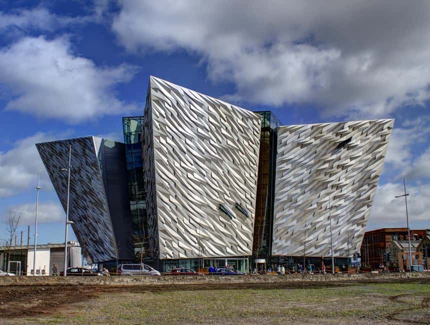 Black Taxi-Style Tour: Murals, Peace Walls & City Highlights - Why Belfast’s murals make this tour different