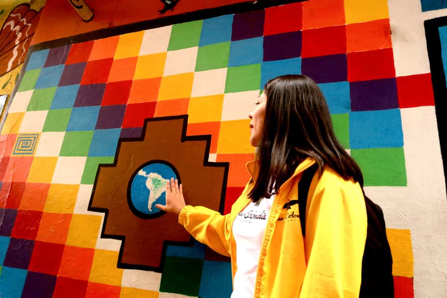Bogotá: La Candelaria Graffiti & Urban Art Guided Tour - Why La Candelaria is the right place for a graffiti walk