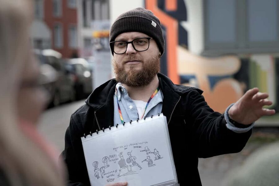 Bonn Old Town: Street Art and Graffiti Tour - Following the two-hour route through Bonn