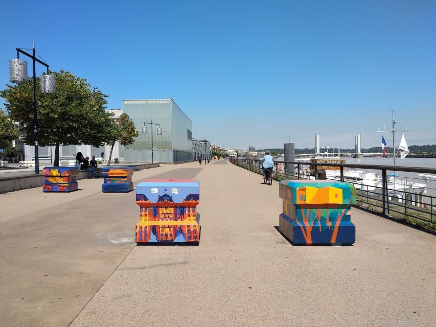 Bordeaux: Street Art Guided Tour - Why Chartrons makes such a good street art setting