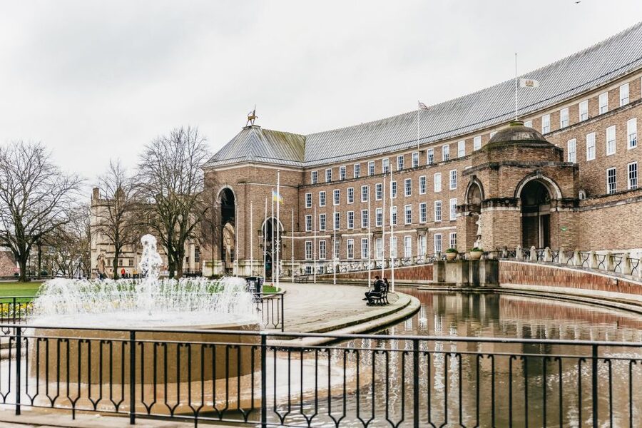 Bristol: Blackbeard to Banksy Guided Walking Tour - Llandoger Trow, Queen Square, and local characters