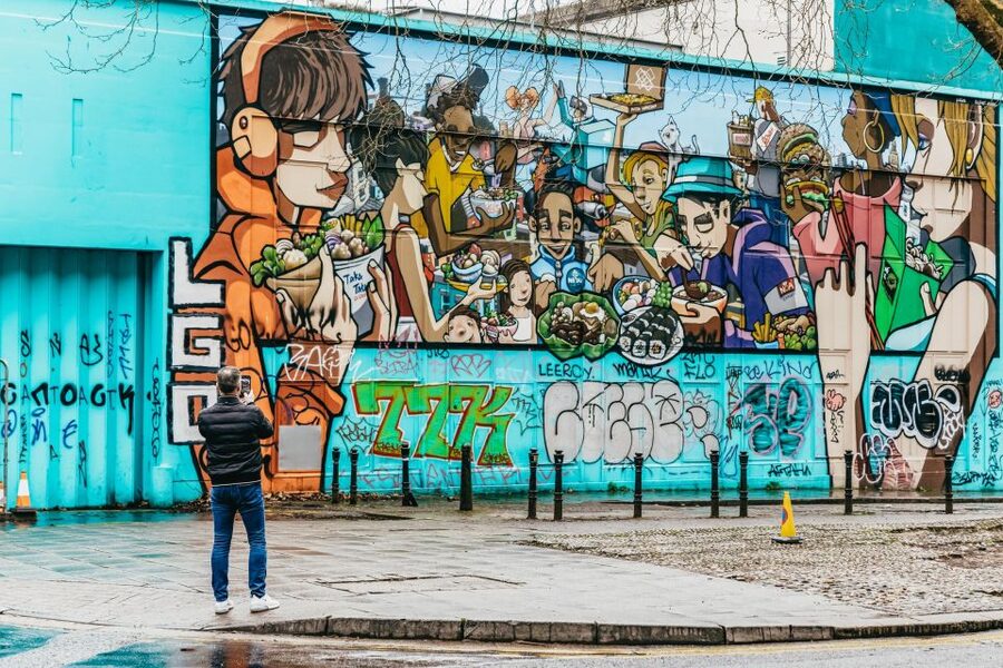 Bristol: Blackbeard to Banksy Guided Walking Tour - The Hatchet Inn, the Cenotaph, and wartime Bristol