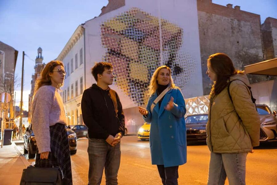 Budapest: Ruin Bars, Street Art, and Jewish Quarter Tour - Key points at a glance