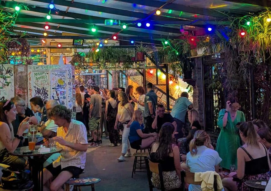 Budapest: Ruin Bars, Street Art, and Jewish Quarter Tour - Walking through the Jewish Quarter