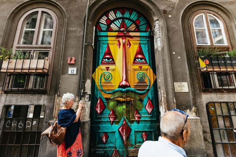 Budapest: Street Art and Underground Movements Walking Tour - ET and Suzie bring different strengths