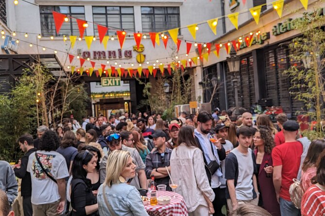 Budapest Vibe: Ruin Bars, Street Art and Culture Tour - Erzsébetváros street art and the Jewish Quarter