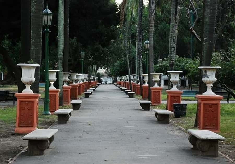 Buenos Aires Palermo Street Art Private Walking Tour - What the architecture and urban planning add