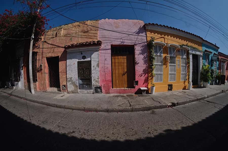 Cartagena: Graffiti Tour in Getsemani - Finishing at Centenary Park with a local snack