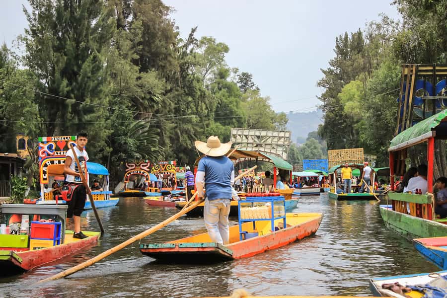 CDMX: Xochimilco, Coyoacan, Frida Kahlo Museum & Murals Tour - Xochimilco by trajinera