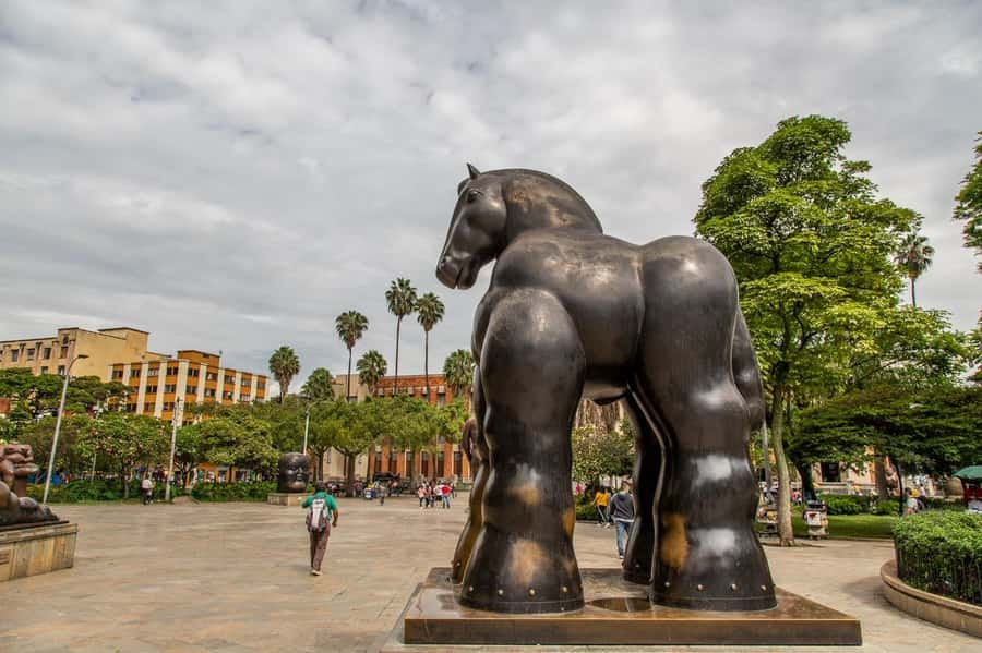 City Tour: Graffiti Tour Comuna 13 + Downtown Medellín - Why this tour works as a first look at Medellín